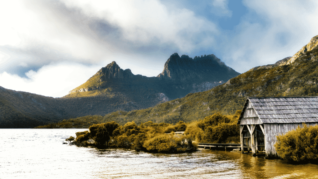 Cradle Mountain in Tasmania from the lake