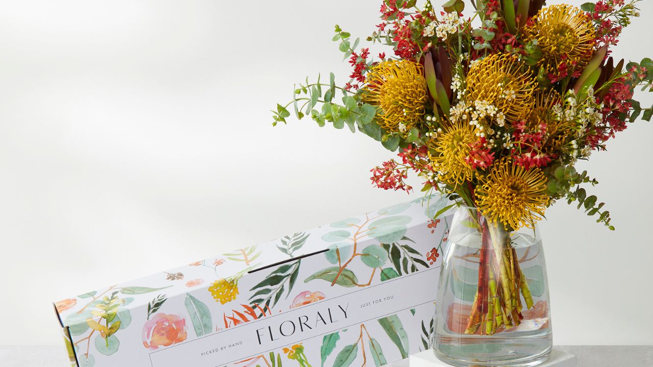 Send Christmas flowers to Australia with Floraly